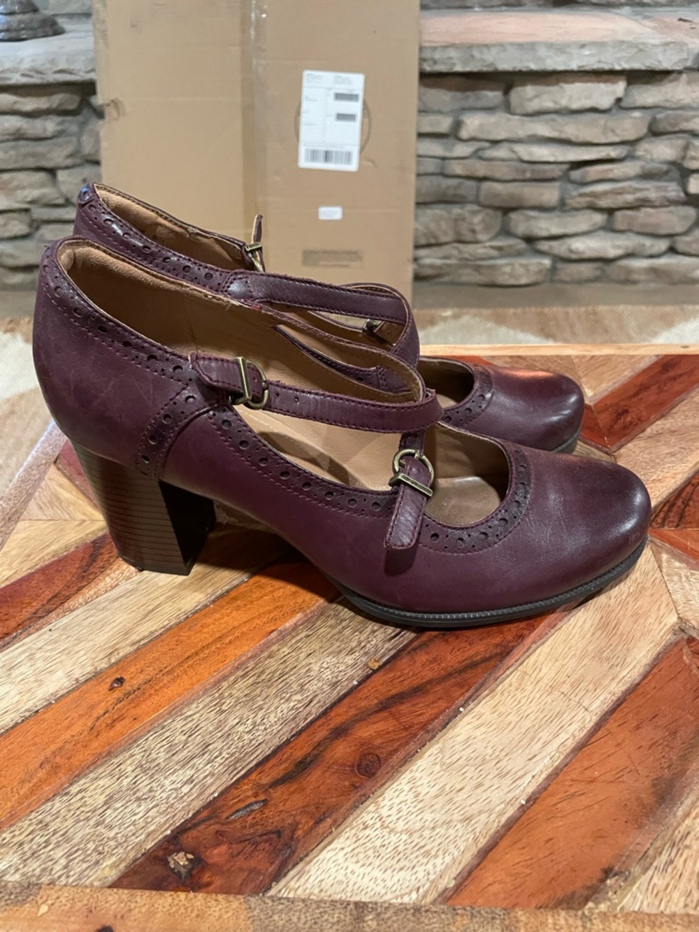 Clarks Burgundy Mary Jane Block Heels - Picture 3 of 4